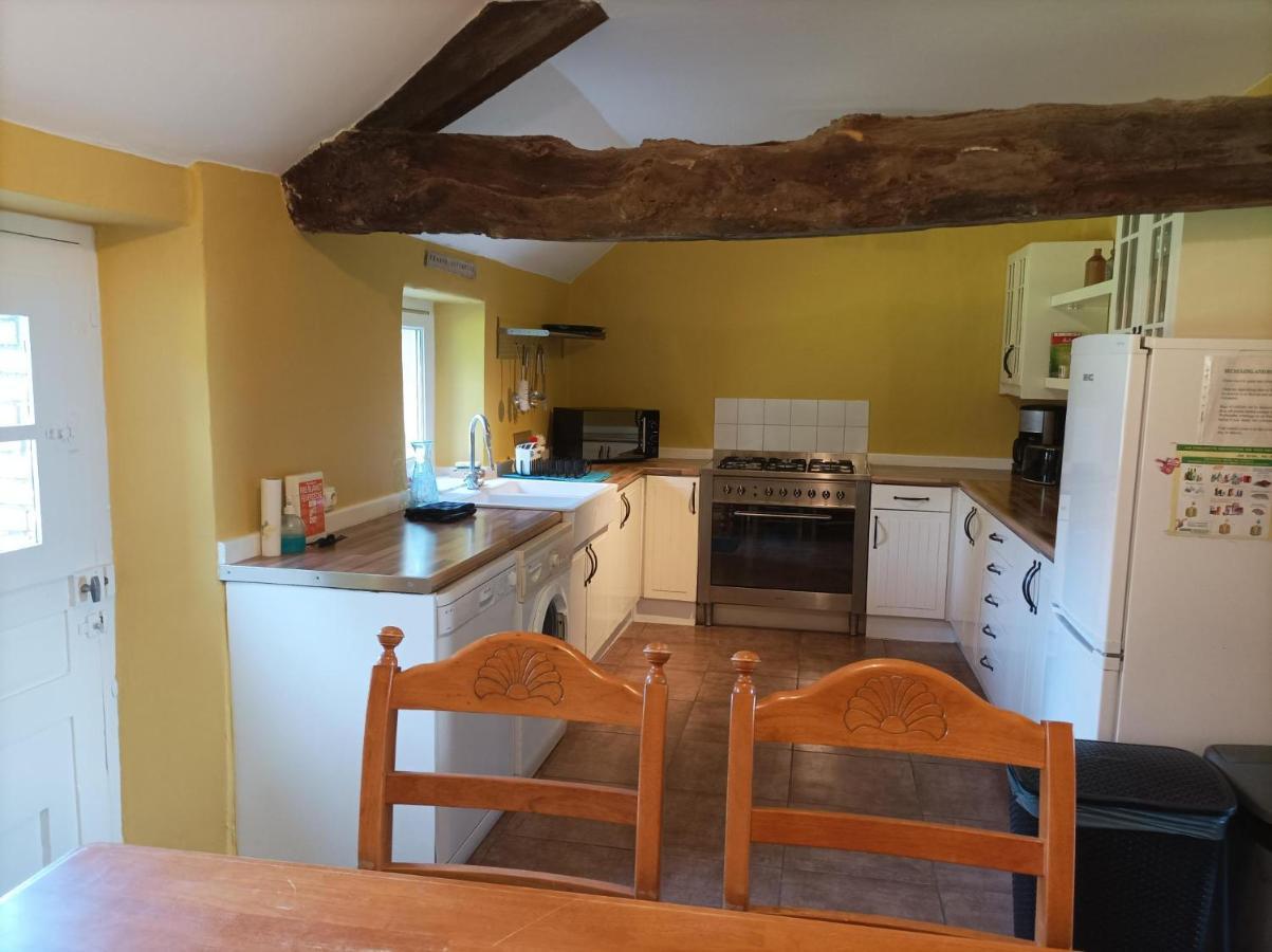 La Petellerie, Maison De Campagne Avec Piscine Pour Un Sejour Detente Moyon Exteriör bild