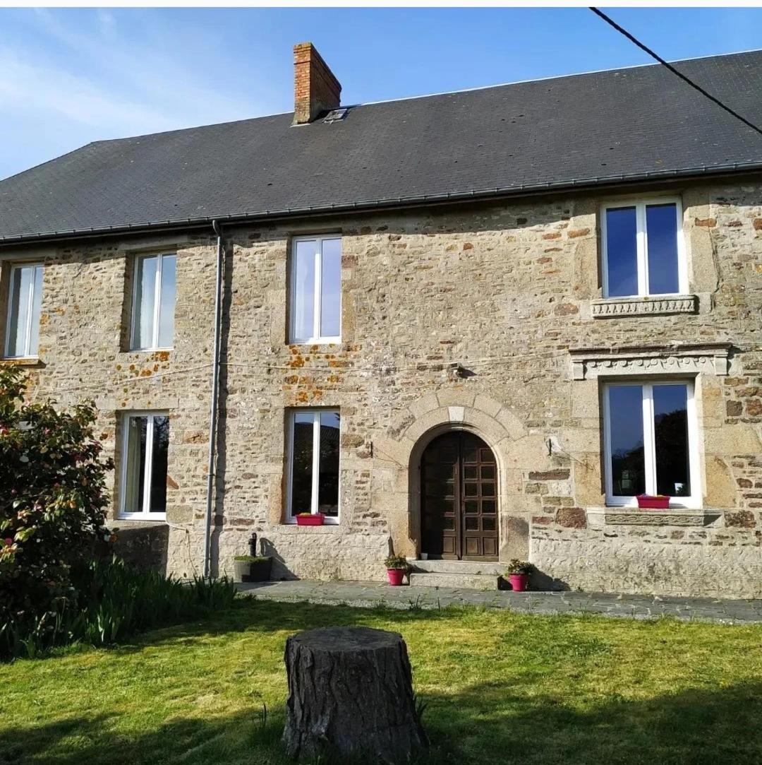 La Petellerie, Maison De Campagne Avec Piscine Pour Un Sejour Detente Moyon Exteriör bild